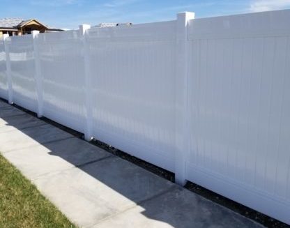 Vinyl Fence along sidewalk from Anderson Fence and Vinyl